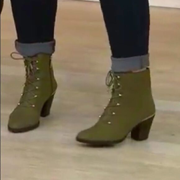 Aimee Kestenberg Danielle suede olive green & silver Lace-up Boots w/lug sole 7 - Picture 4 of 11